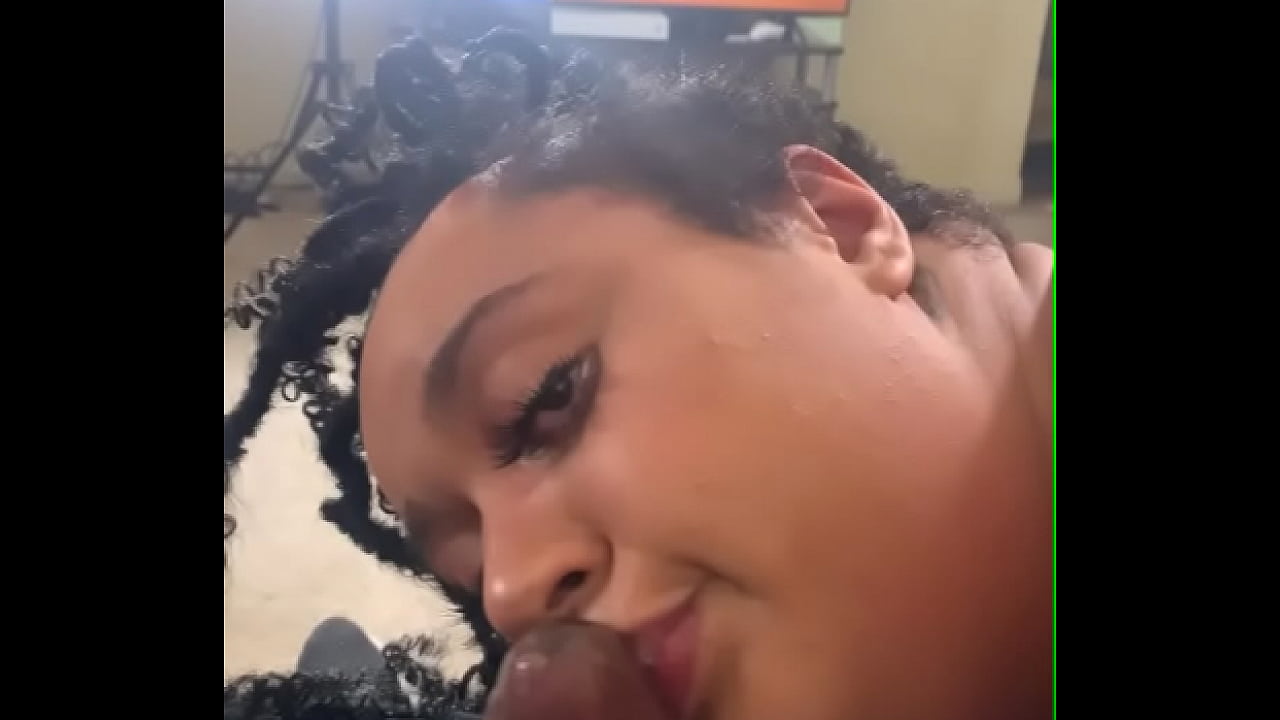 FootJob & BlowJob from girlfriends roommate