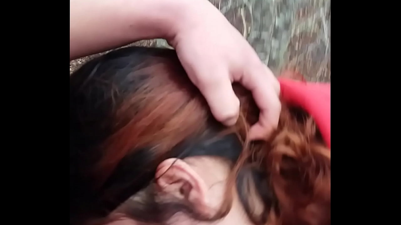 Mi amiga me la chupa en el monte