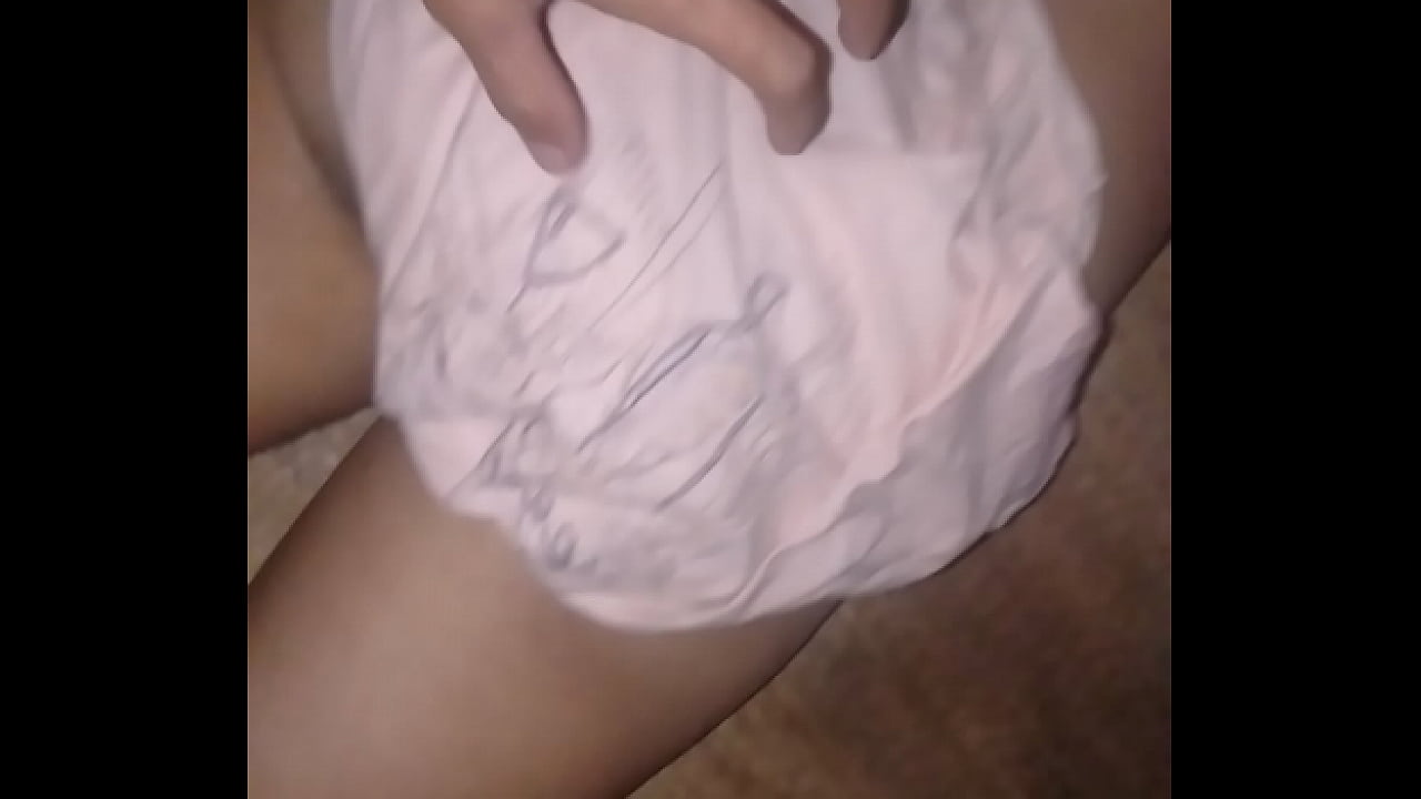 เอาควายให้เธออมแล้วจับควยเย็ดหีจนน้ำแตกเต็มแตด