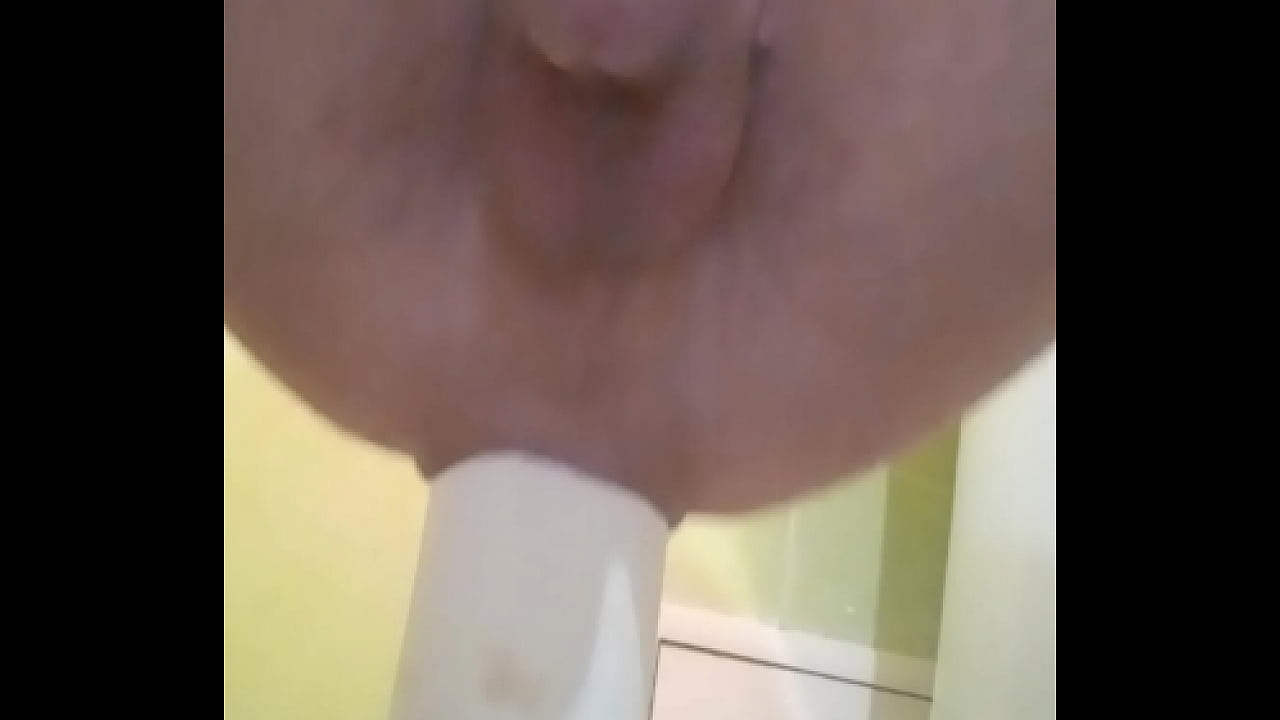 Male squirt from hard anal fisting with a bottle. I moan from anal pleasure