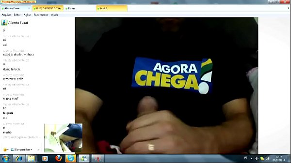 con un amiguito que le gusta jugar