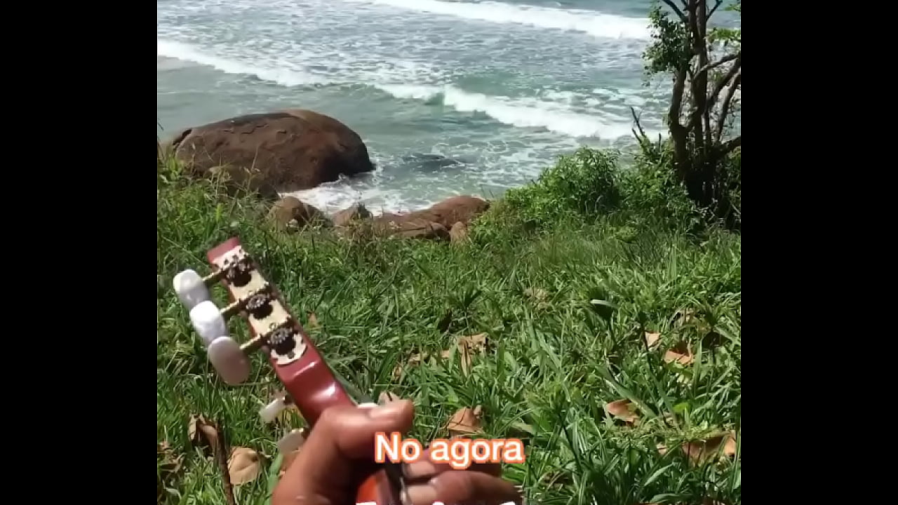 Cantor mostrando seu talento