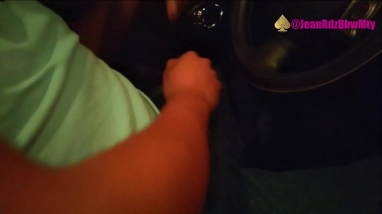 Conductor de uber cogiendo conmigo mostrando las tetas por la ciudad