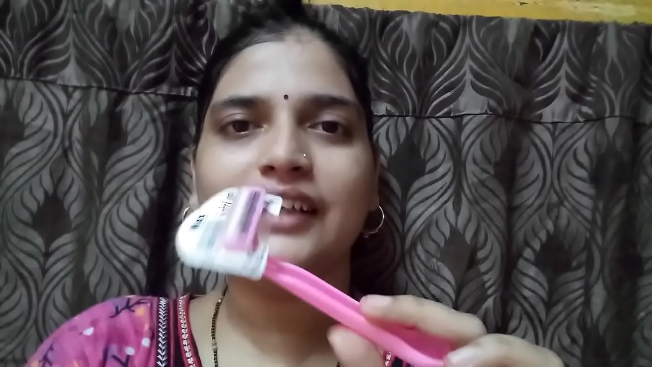 Randi bhabhi showing her big boobs and ass she need big cock in boobs