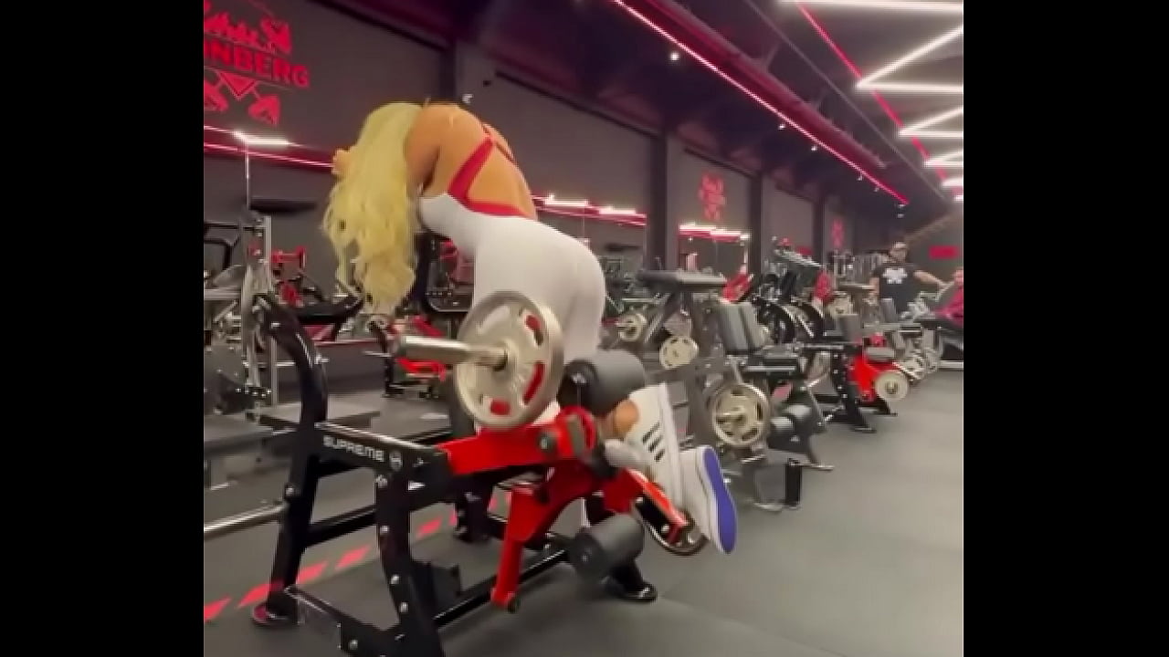 Esse foi o treino de ontem! Quando da 22:00 as luzes brancas da academia se apagam e ficam s&oacute; as vermelhas ligadas, como ...