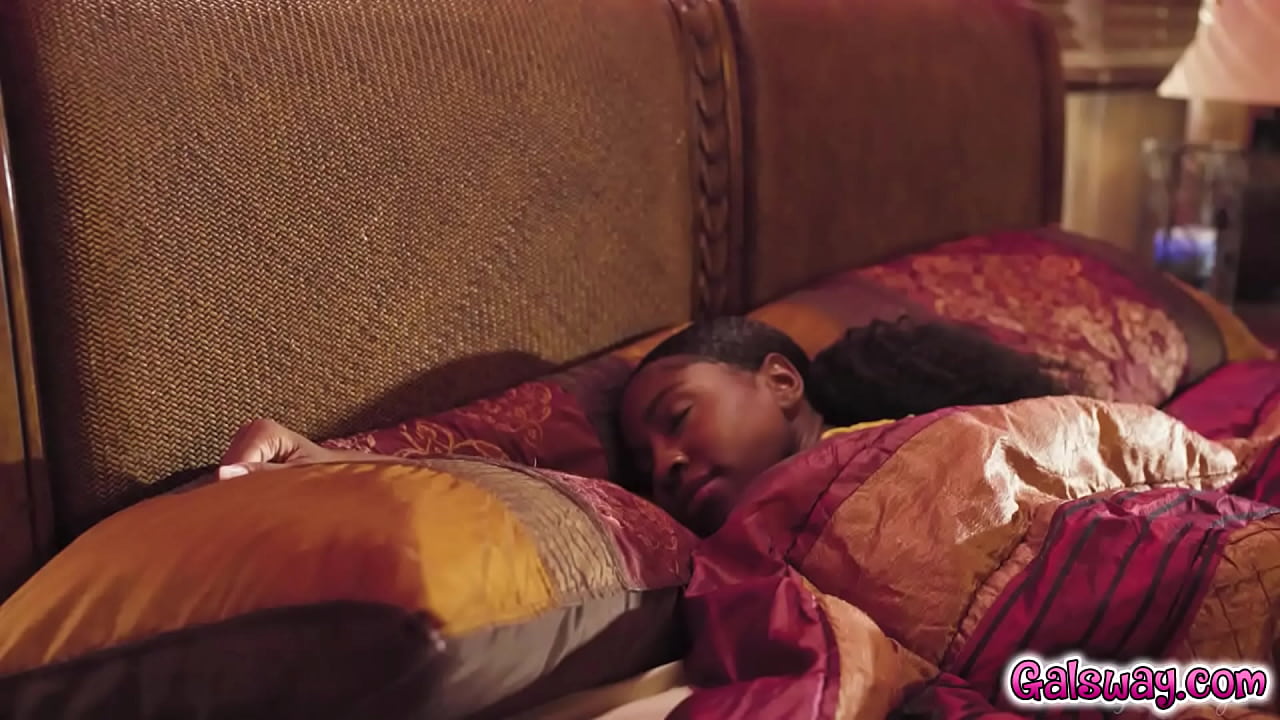 Sly Lesbian Creeps In for Yummy Cunnilingus