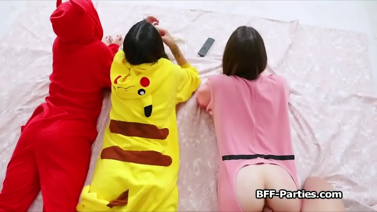 Home surprise sex party with gfs in pajamas