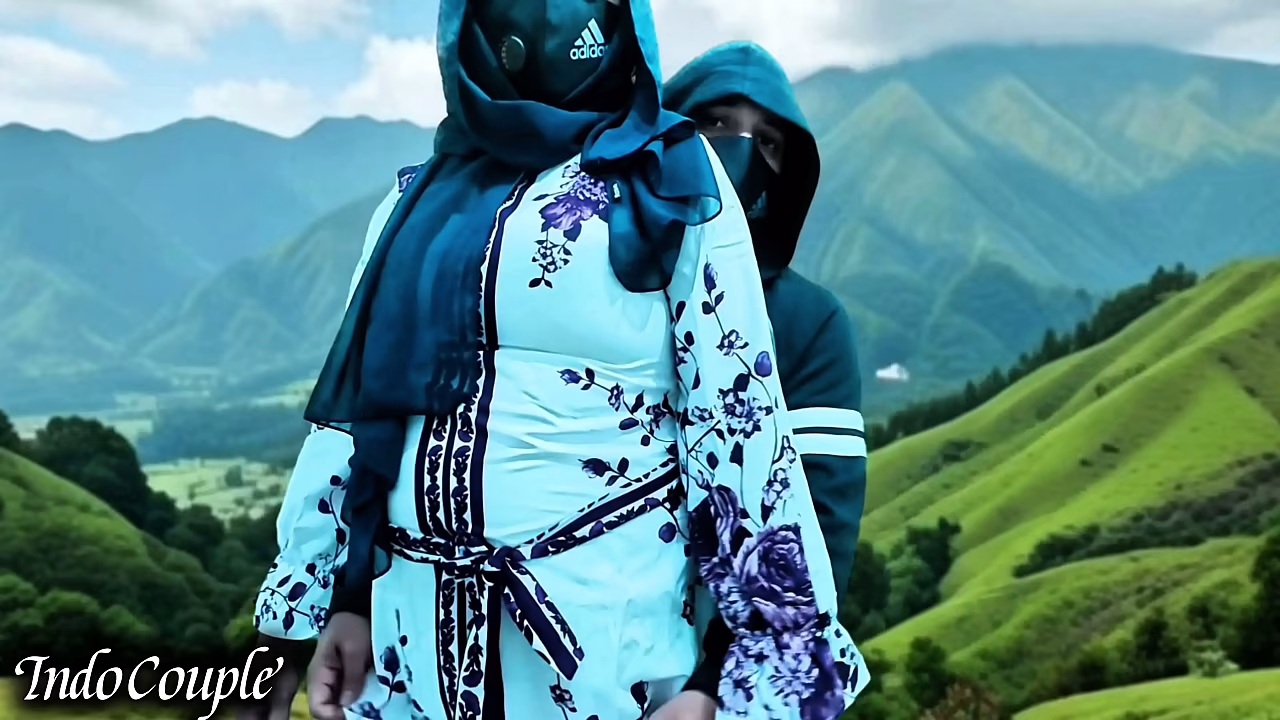 Istri muslim berhijab selingkuh saat suaminya liburan ke Bali sama pacarnya sampai telan sperma .real life istri selingkuh