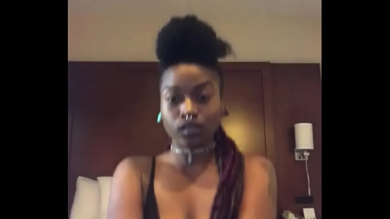 Ebony Ass Shaking In Hotel