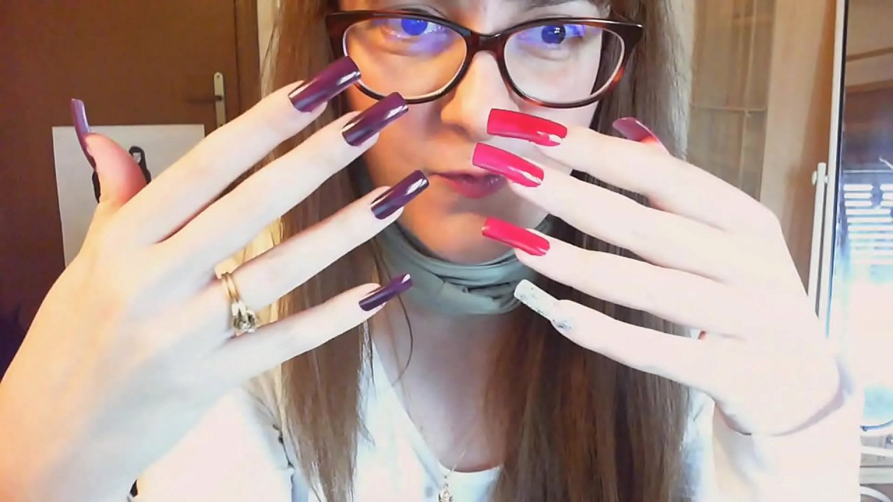 Insieme un insolita ed estrema manicure sexy asmr