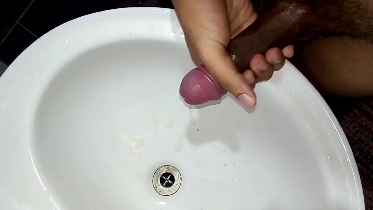 Gozando muito no Banheiro