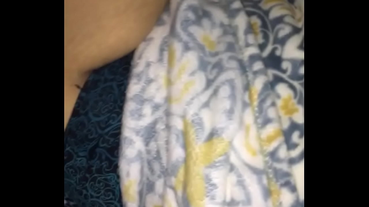 jugando con la panochita de mi esposa / playing with my wife&rsquo;s pussy