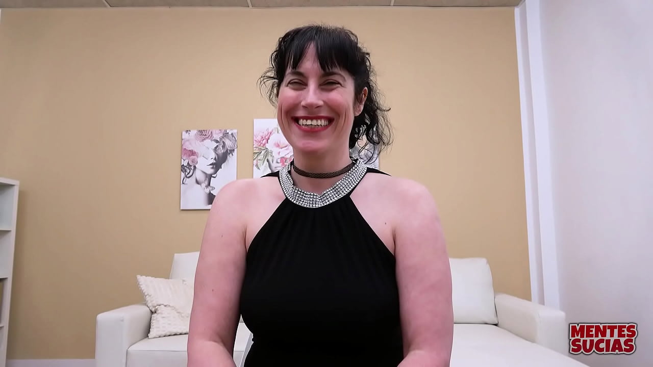 Real submissive casting &ndash; Emmita in threesome with anal. Casting real de sumisi&oacute;n &ndash; Emmita en tr&iacute;o con anal