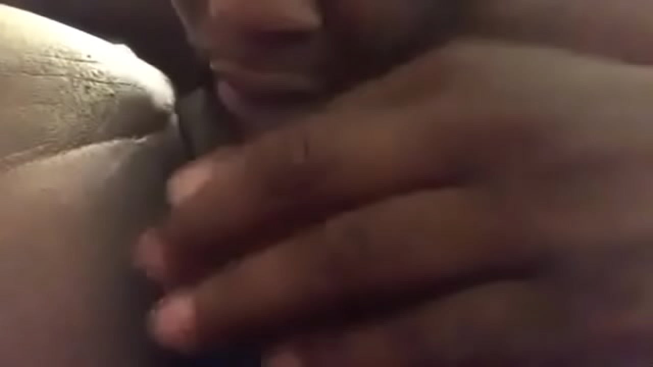 Licking a fat pussy dripping