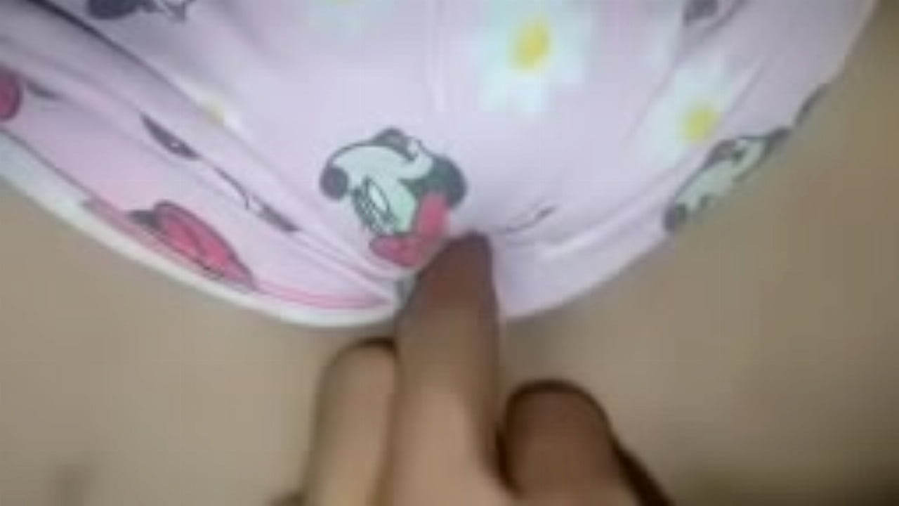 แหกหีสาวสวยเอาควยให้เธออมจนน้ำแตกเต็มปากแล้วยังควยดเข้ารูแตดเย็ดหีเธออย่างเสียงเสียงครางเธอทำให้มีอารมณ์สุดๆเธอสำเร็จความไคร่ถึงสองครั้งน้ำแตกเยอะมาก