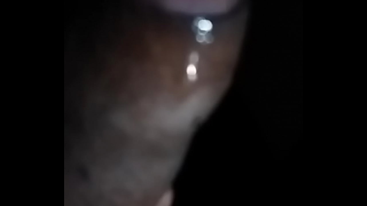 Tengo el pene muy mojado y erecto