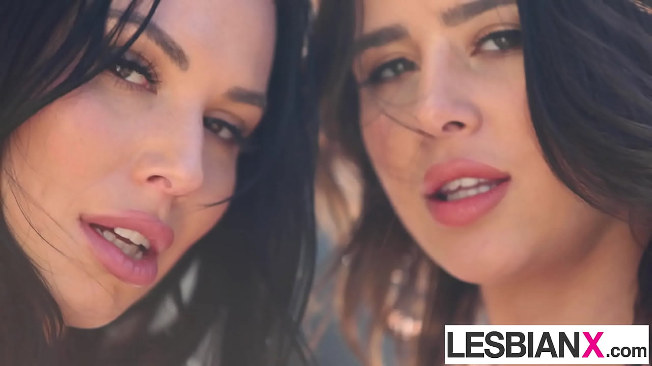 Sultry Aidra Fox Finger Fucks Cutiepie