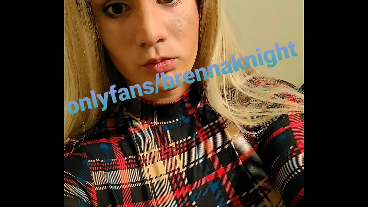 Sissy Cd shoves dido up her ass