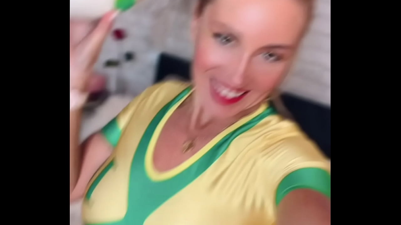 Voici pour ce jour de chaudes photos et vid&eacute;os pour encourager le Br&eacute;sil et te...