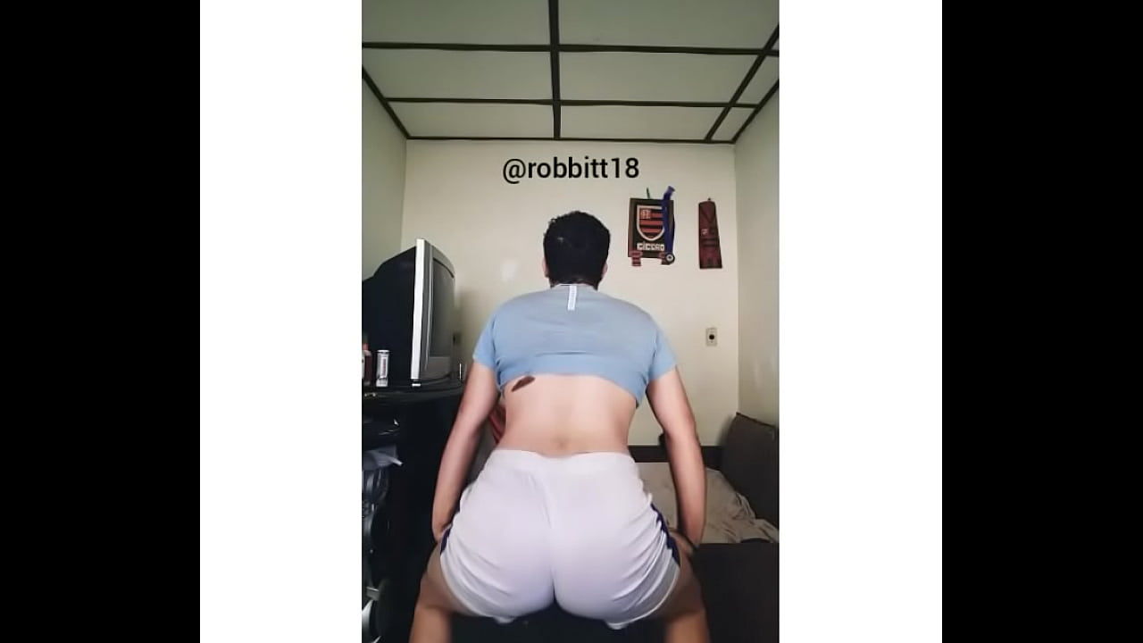 Gay dan&ccedil;ando funk