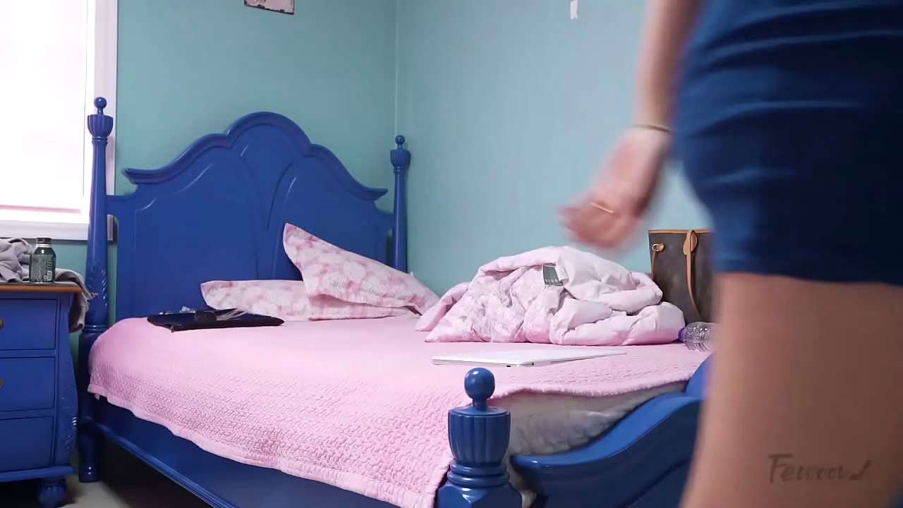 Korea - Runaway Girl Next Door Looking for a Live-In Boyfriend