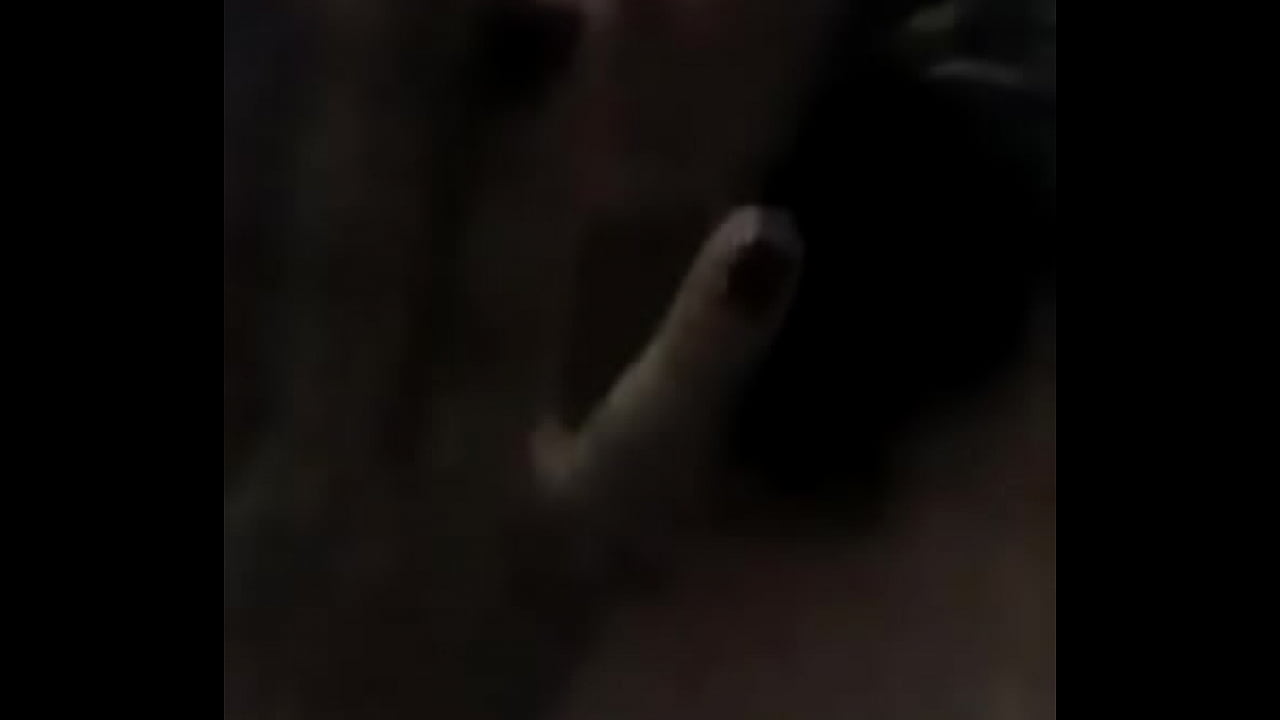 Daniely com dedinho na buceta