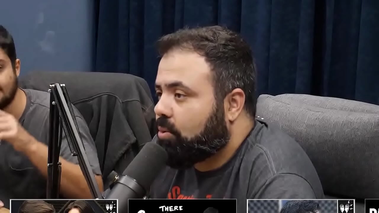 Maicon K&uuml;ster tendo a sua imagem fundida