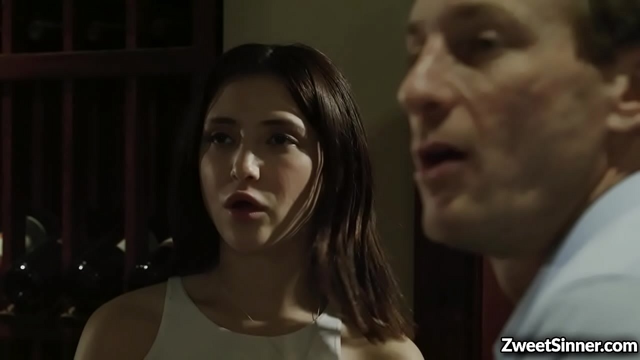 Hot stepdauther Jade Wilde gave her virgin pussy