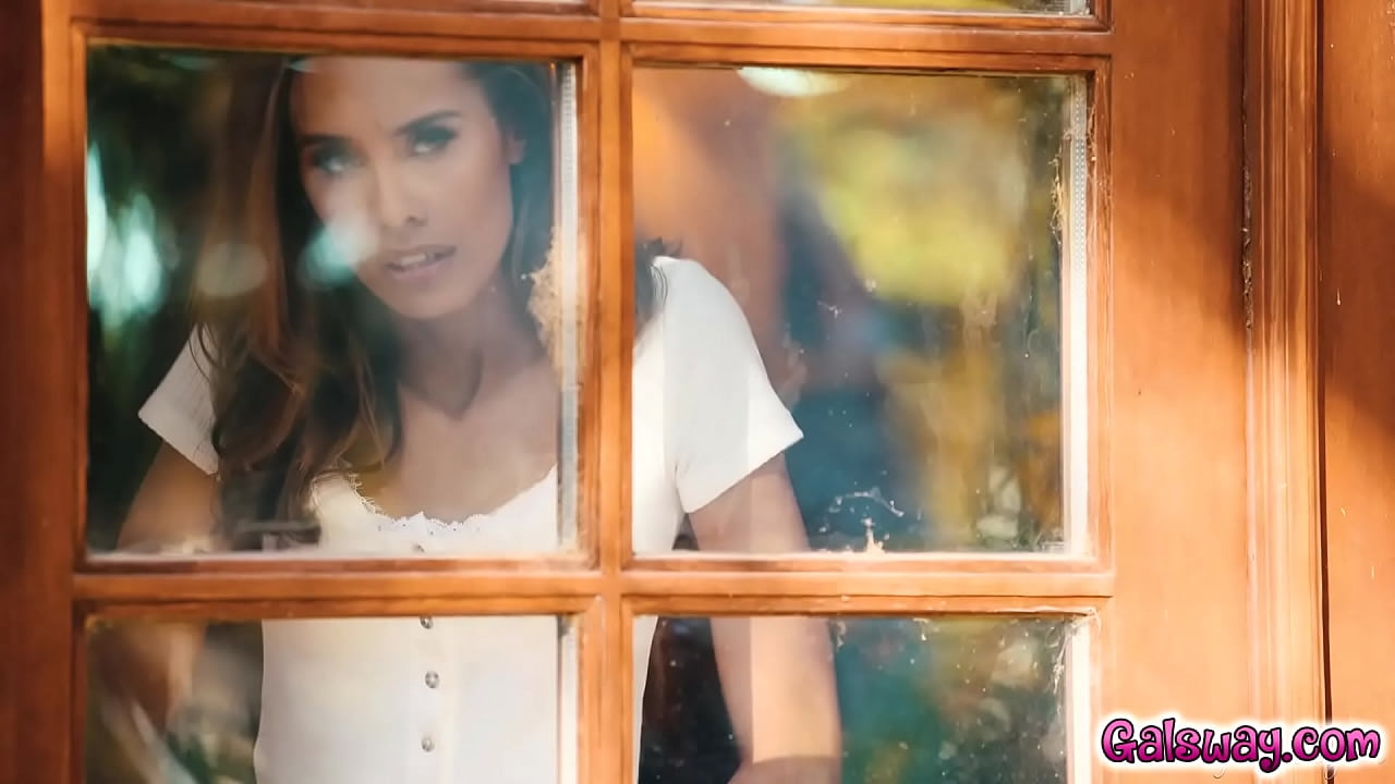 3way Lesbian Fucking and Squirting at the Kitchen