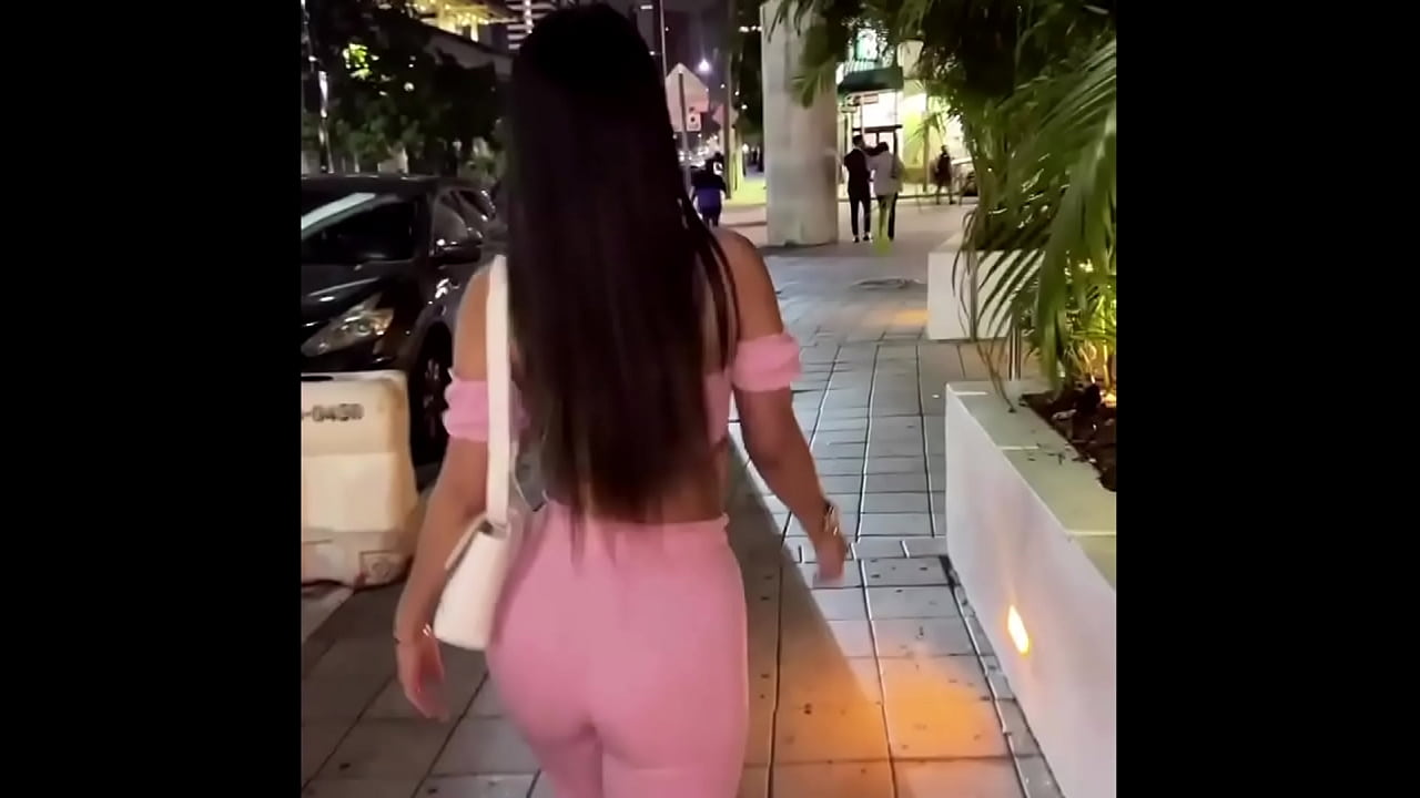 chica joven con tetas perfectas