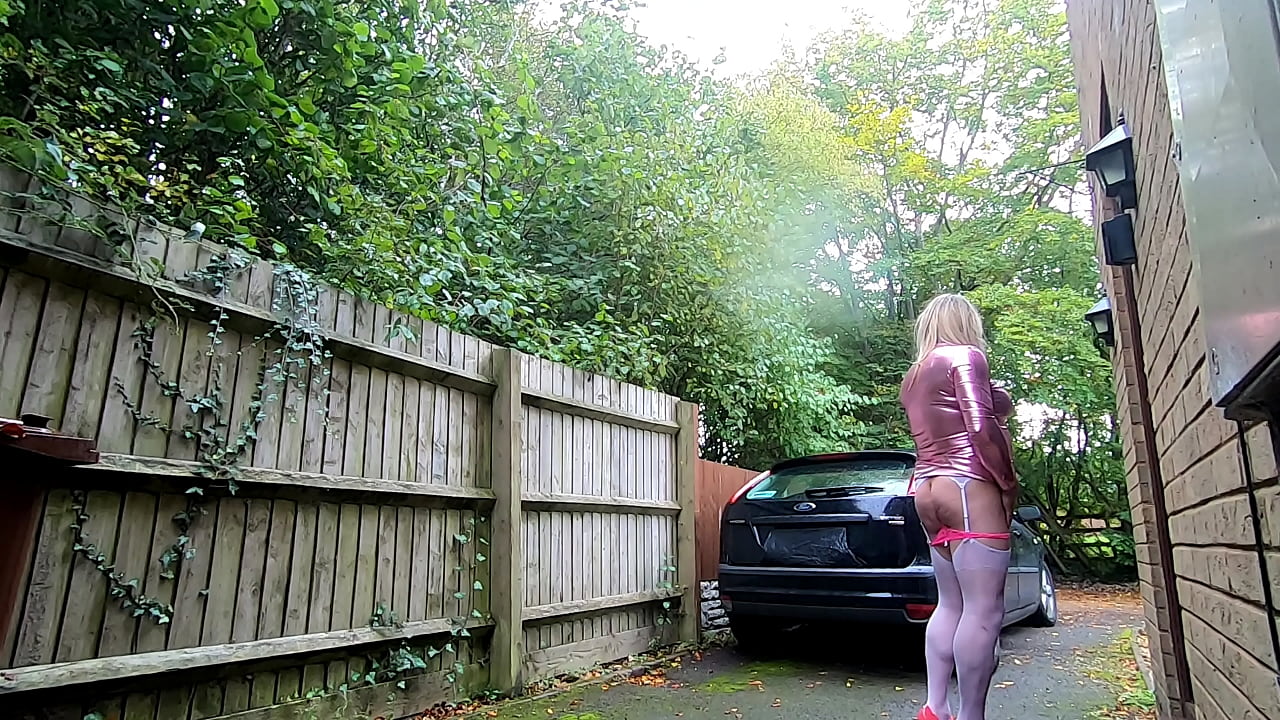 kelly cd in pink pvc dress and white stockings with heels cuming with big squirt