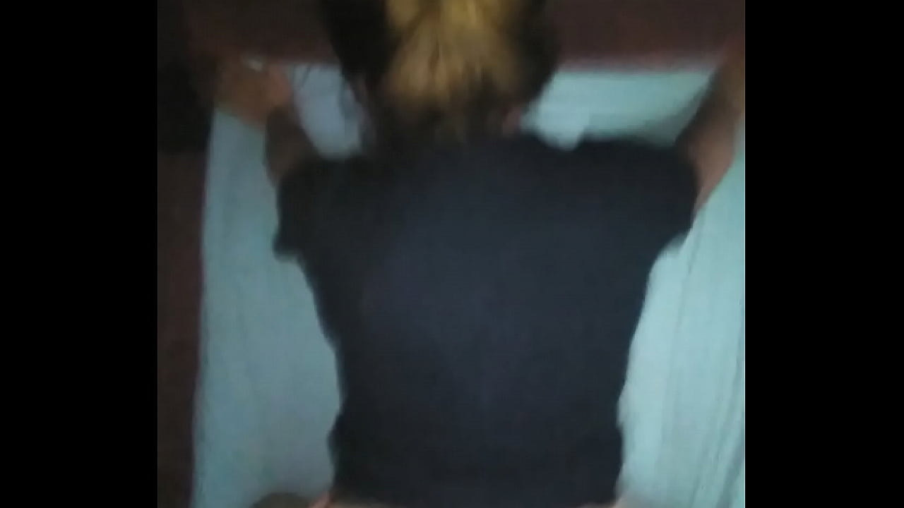 filmo con el telefono como me la mama y tenemos sexo de perrito con mi chica