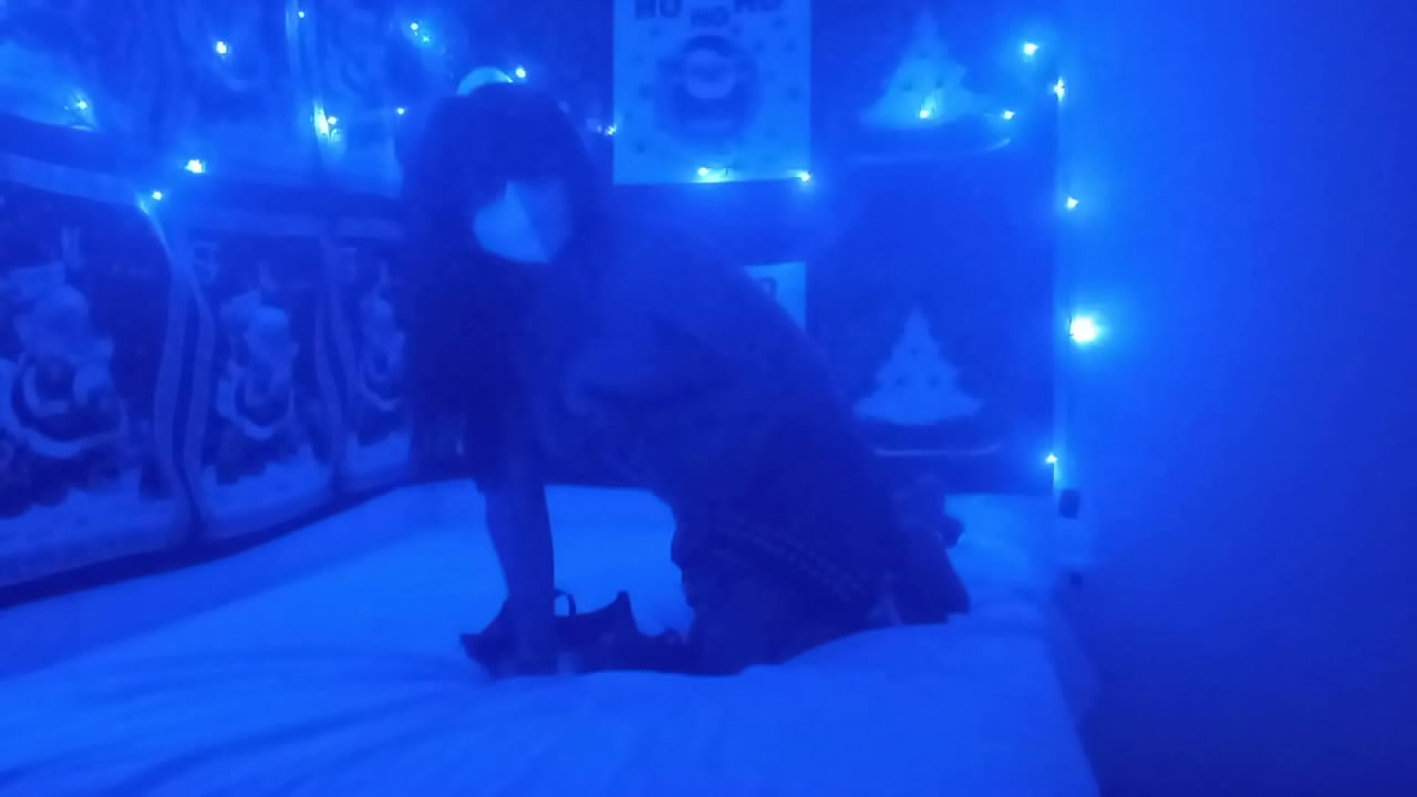 I WANTED TO MAKE HOMEMADE PORN BUT I DIDN'T HAVE ANYTHING TO RECORD WITH, SO I USED AN OLD CAMERA TO RECORD MYSELF NAKED AT CHRISTMAS