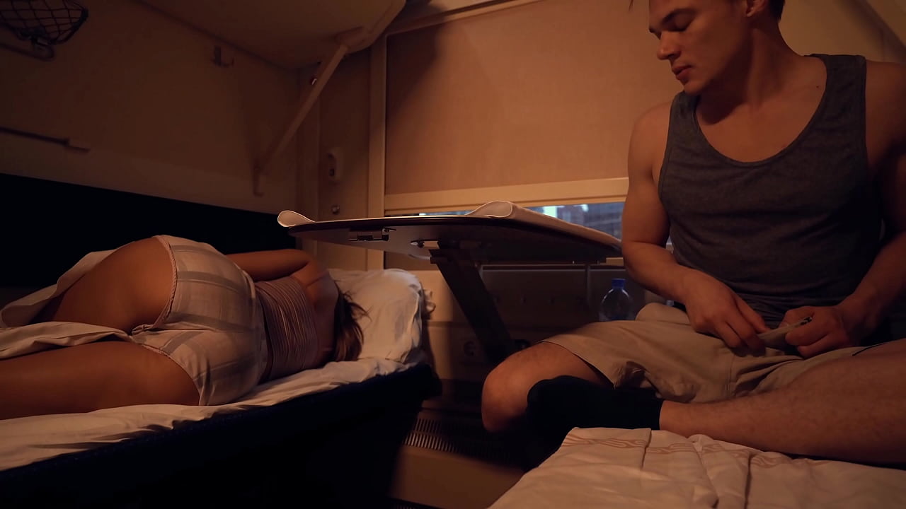 DECIDED TO JERK OFF TO A STRANGER ON THE TRAIN, SHE LOVED IT