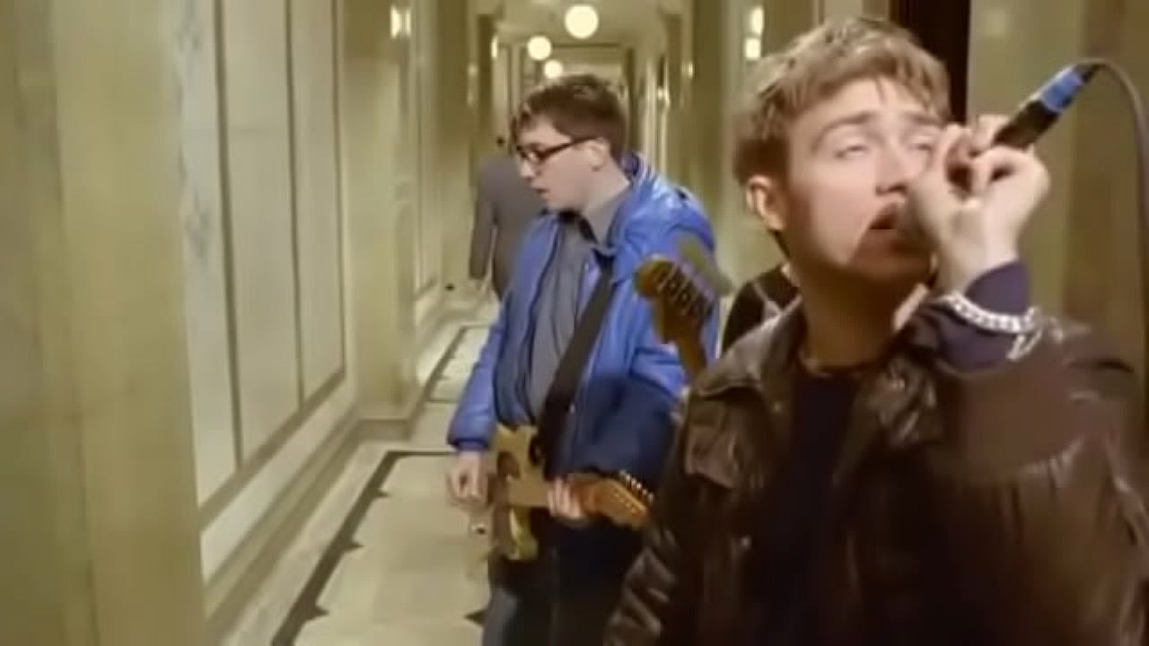 V&iacute;deo de verificaci&oacute;n (charmless man-Blur)(oficcial video)