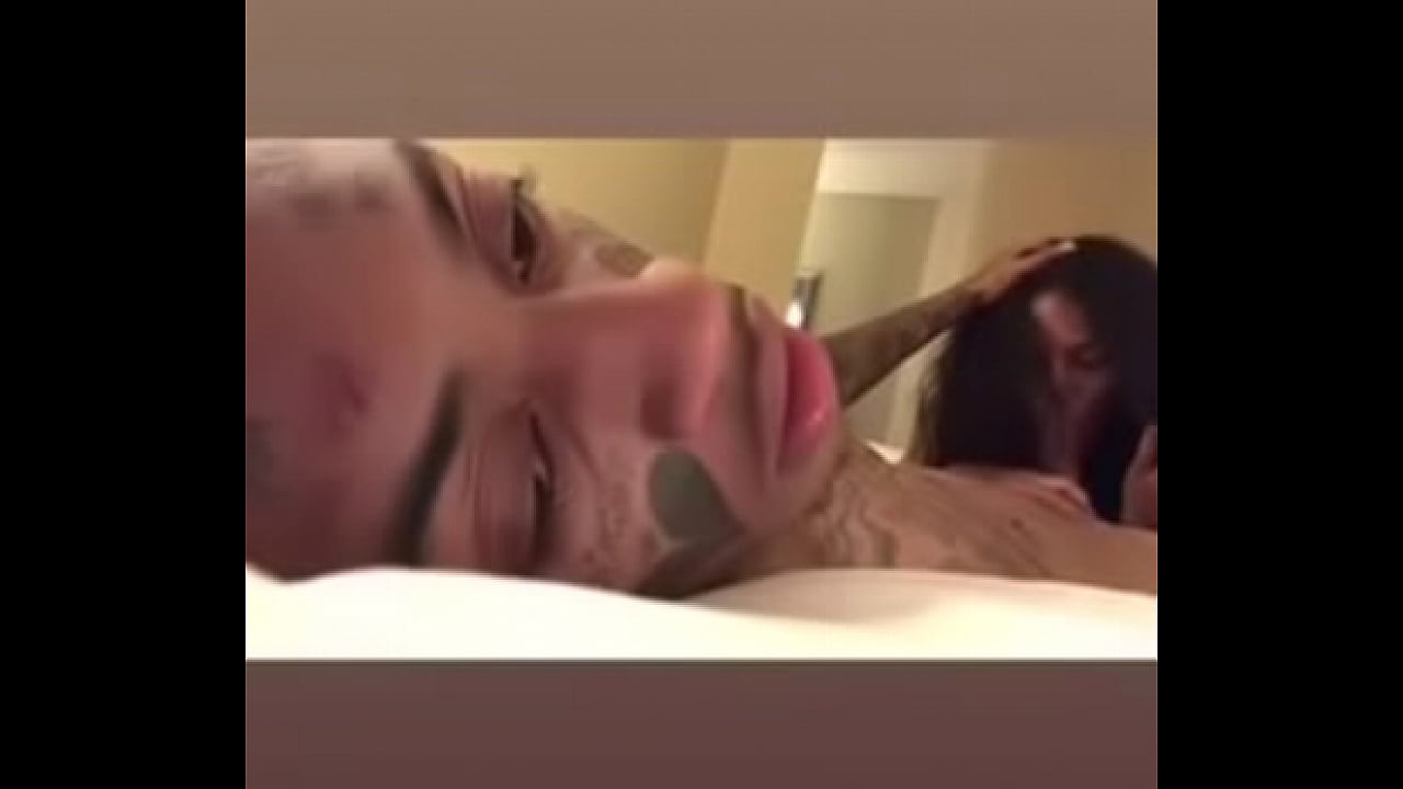 BoonkGang le chupan la polla por otra negra muy buena. (Parte 1)