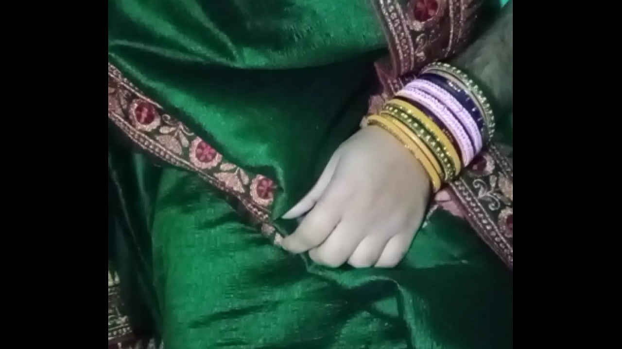 Indian Gay Bottom Crossdresser Gaurisissy showing her sexy figure in green saree with heavy jwellery