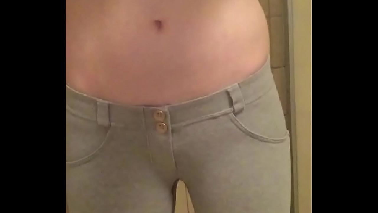 amateur pee in pants