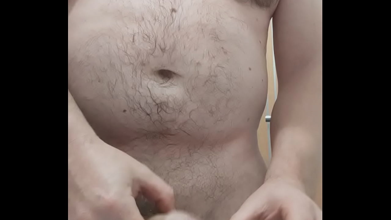 Imi place foarte mult sa ma masturbez la webcam si sa imi beau pisatul si sperma! I really like to masturbate on the webcam and drink my piss and cum!