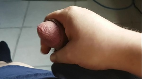 chico masturbandose