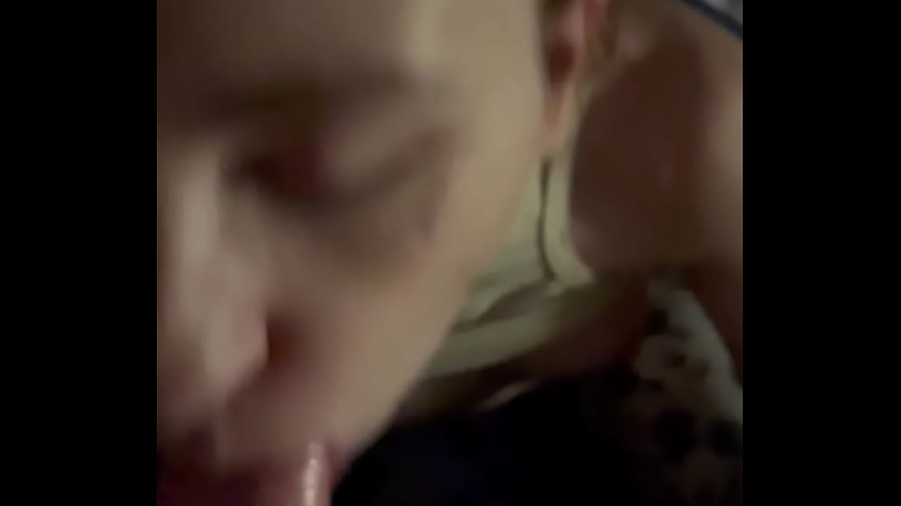 Соня опять берет в рот большой член