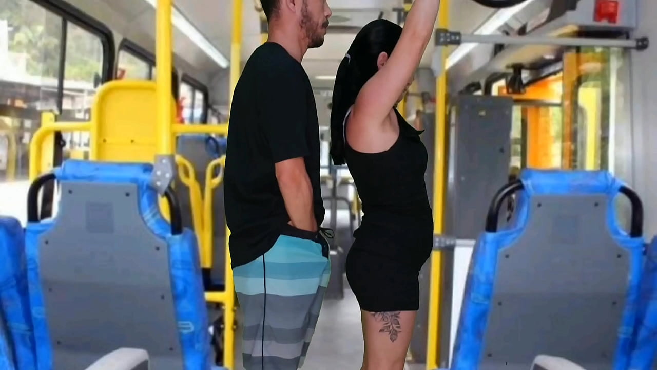 Morena tateando no &ocirc;nibus