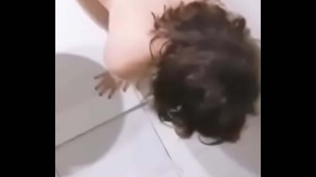 Mulher extremamente submissa