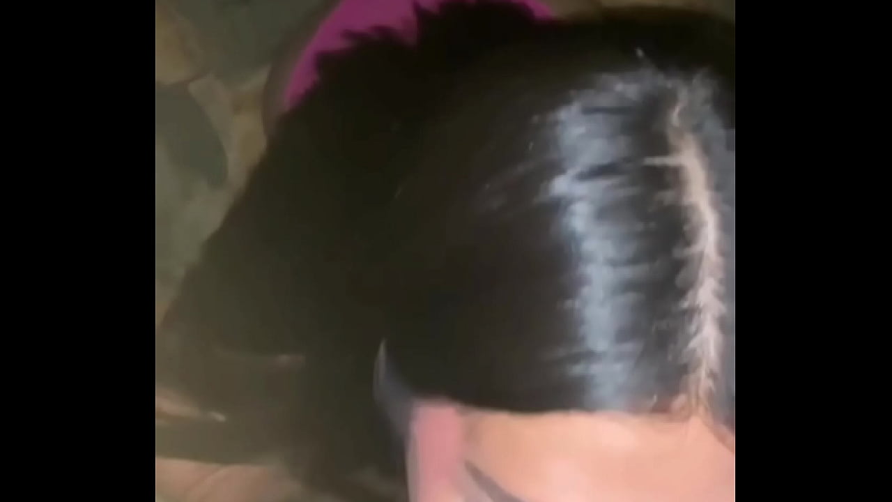 EL RECEPCIONISTA SE ME ACERCO A HACERME PROPUESTAS INDECENTES PORQUE DESDE QUE LLEGUE ME DIJO QUE LE HABIA ENCANTADO MI SONRISA Y MI CUERPO