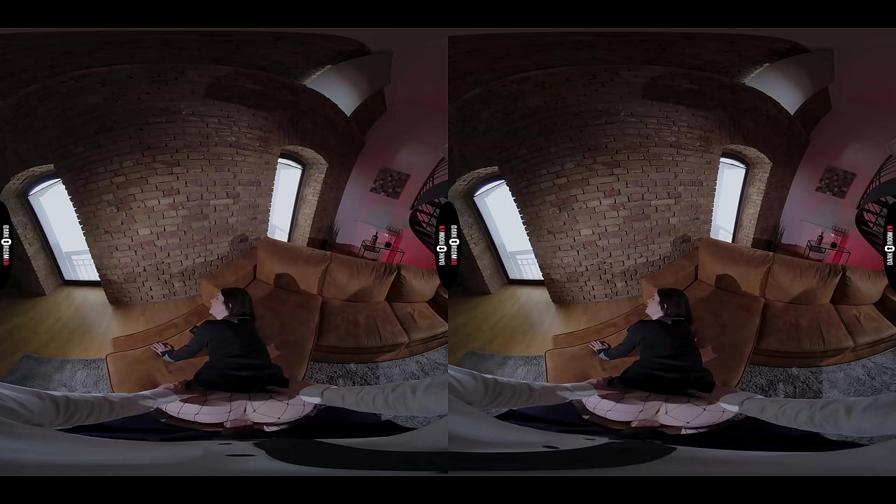 DARK ROOM VR - Blue Eyed Beauty