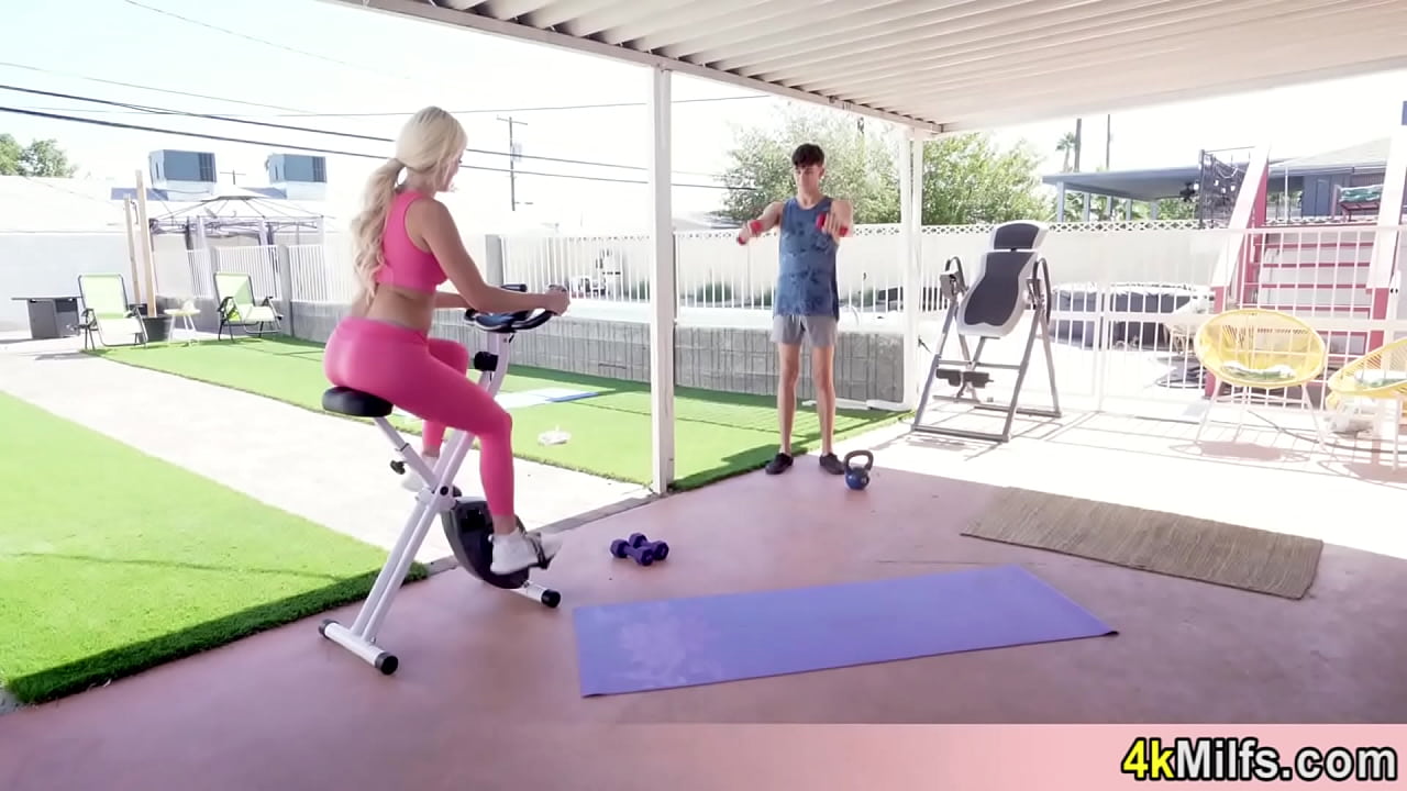 Her morming workout ended in a quickie fuck