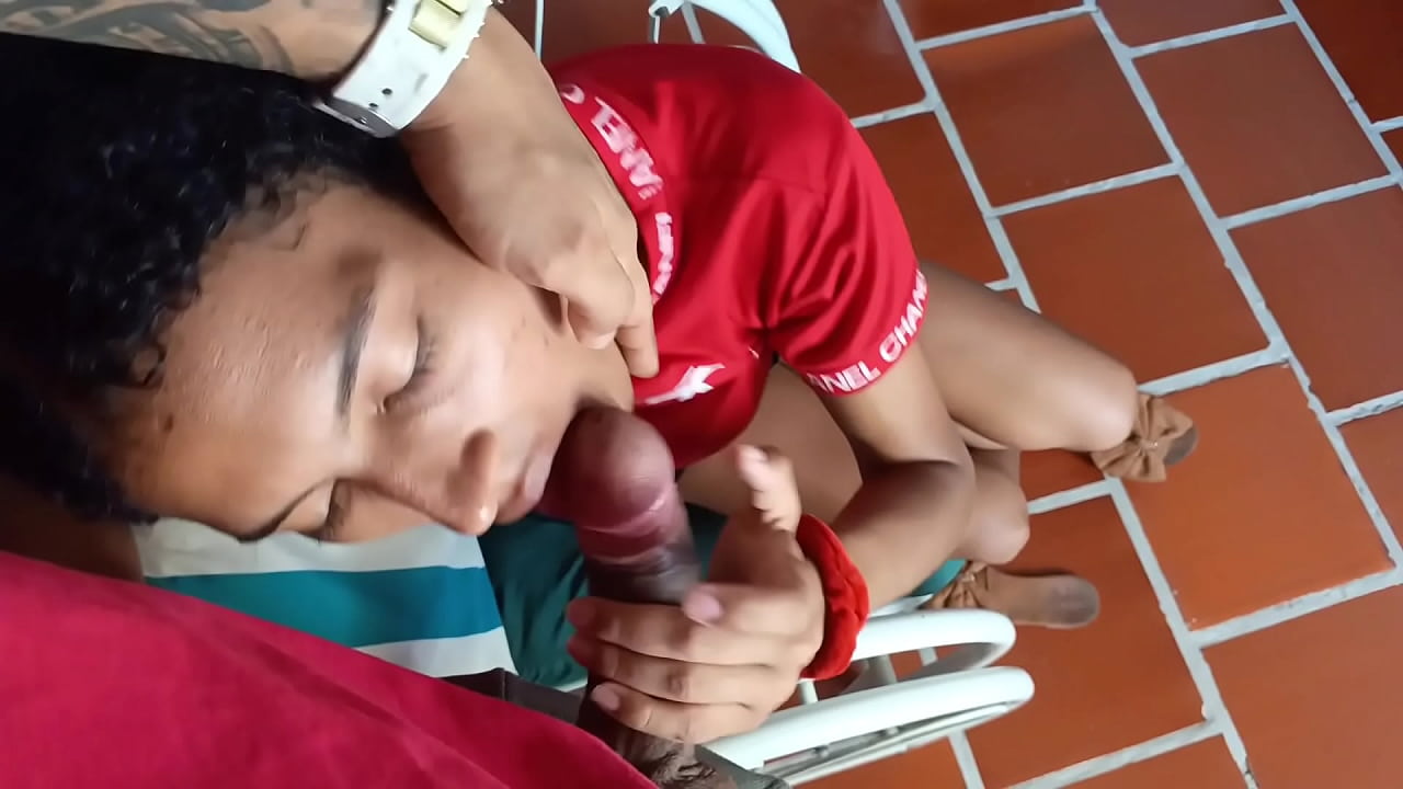 Flaca traviesa y cachonda de buenas tetas me da la mejor mamada de mi vida