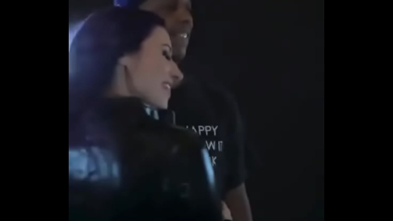 Met CuckoldressV at splash. Holy fuck she's sexy. And her ass is hidden. She couldn't even find it lmaooooo bullsandqueens