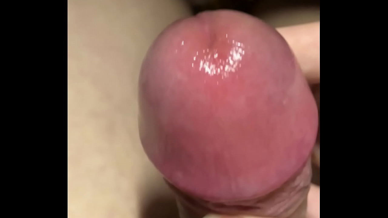 柔一下粉嫩龟头 流出透明液体