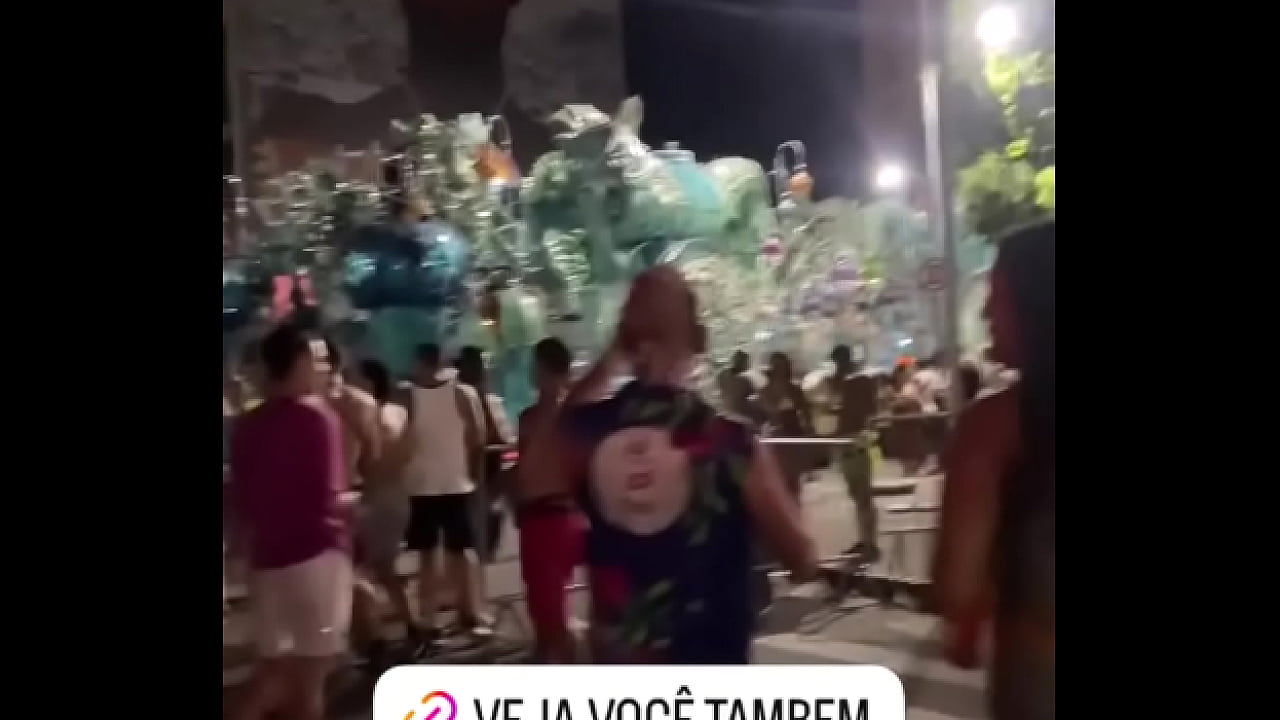 Sendo reconhecida aonde passa